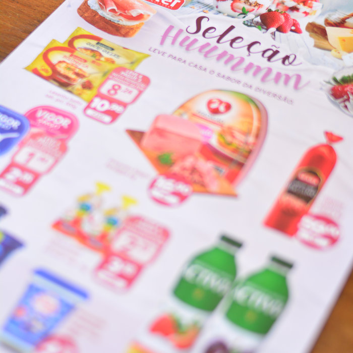 Folder e revista com impressão offset produzidos no Rio de Janeiro